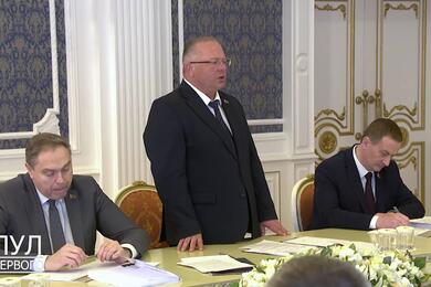 Глава Комитета госконтроля Василий Герасимов критикует проект указа о повышении эффективности контрольно-надзорной деятельности на совещании с Александром Лукашенко, 28 марта 2025 года. Скриншот: t.me/pul_1